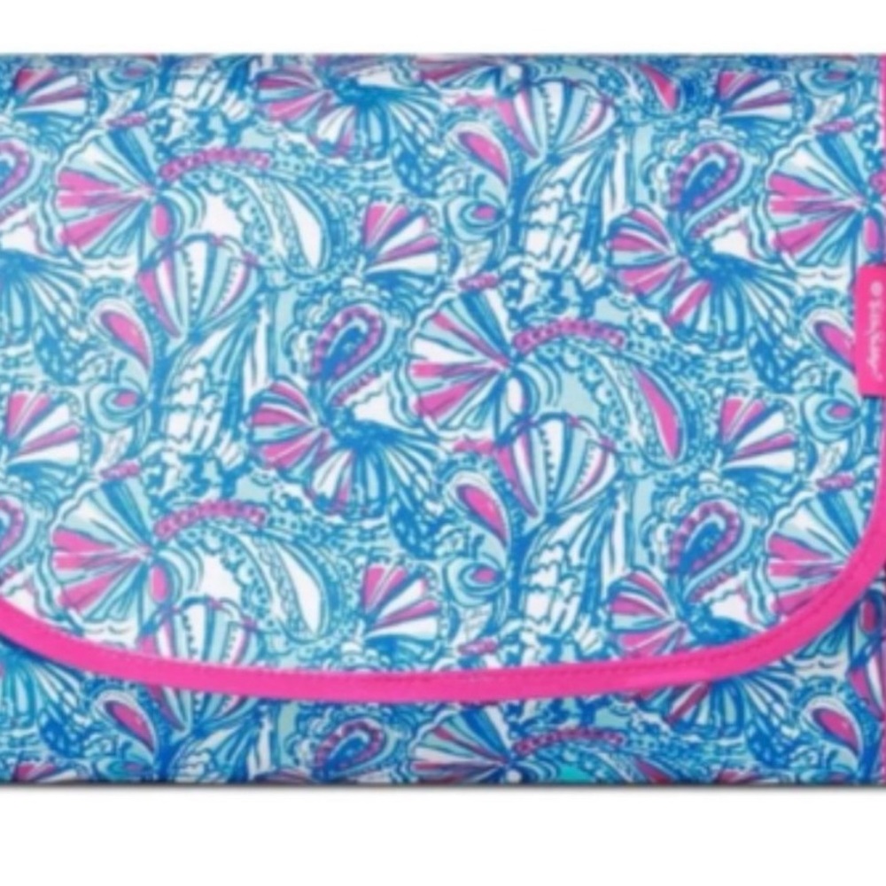 NWT Lilly Pulitzer x target collab hanging valet case. Folds for travel